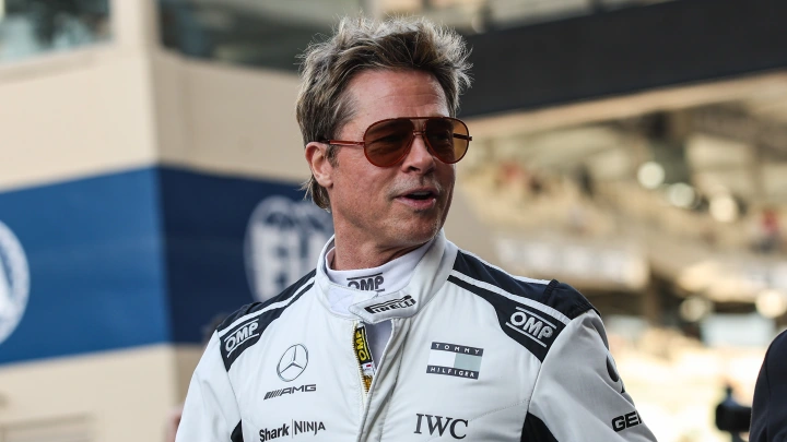 Развод и дыра в бюджете: Богатая француженка закрутила роман с Брэдом Питтом, но это были проделки мошенников и ИИ