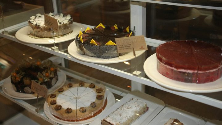 Страшнее жира: Невролог назвала вкусный продукт, который губит сосуды