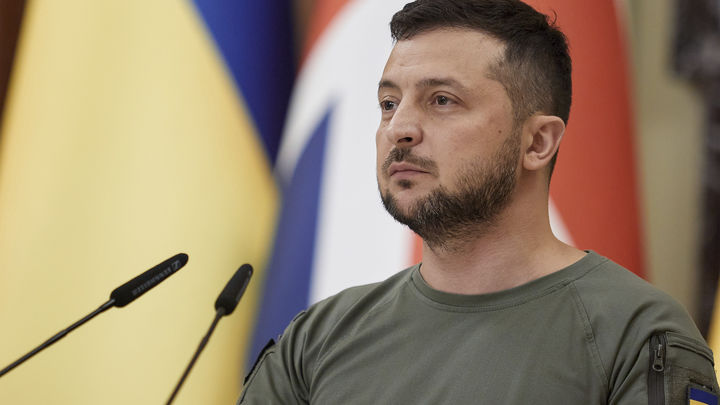 Высшая награда: Президент Латвии привёз в Киев медаль для Зеленского