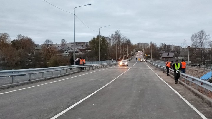В Приволжске возобновили движение автомобилей на мосту через реку Таха