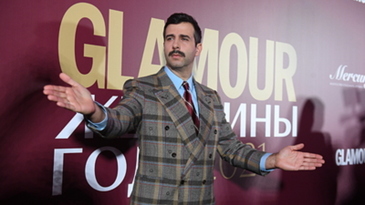 Новый провал Урганта: Телеведущий поучаствовал в создании матерной песни о Поле чудес