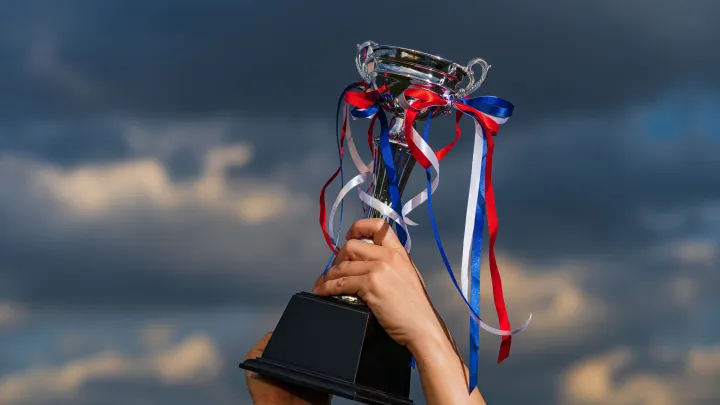 Флаг России пронесли на античной арене Вероны