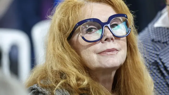 Я имею право не ездить в Донбасс: Что Клара Новикова сказала об СВО и почему вывесила флаг Украины на концерте?
