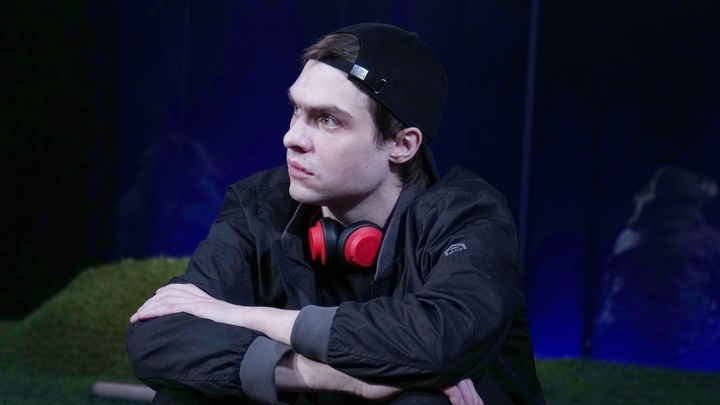 Грубит и матерится: Сын Ефремова мешает врачам его лечить - источник