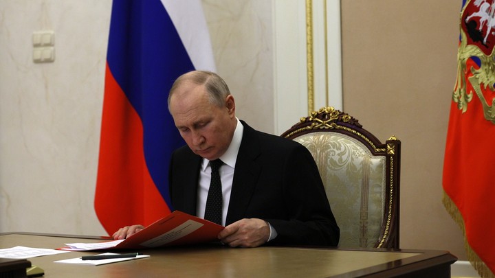 Путин поручил подтянуть объекты культуры в новых регионах