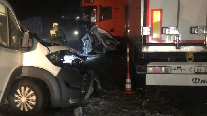 Ехавший в Новосибирск микроавтобус с вахтовиками разбился под Омском