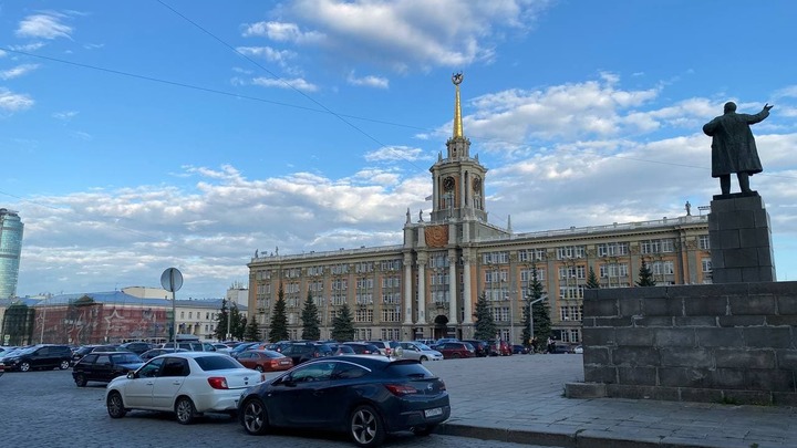 В Екатеринбурге перекрыли часть проспекта Ленина