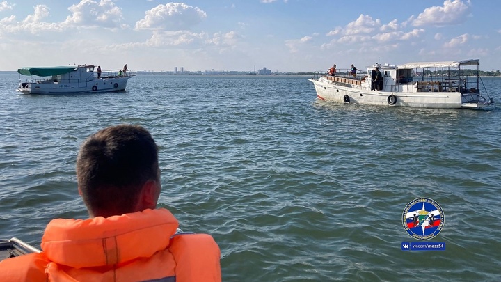 В акватории Обского водохранилища заглох катер с жителями Новосибирска