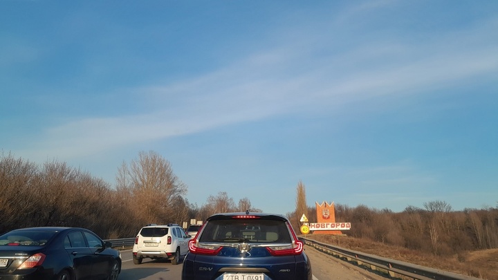 Нижегородцы продолжают жаловаться на пробки возле развязки в деревне Ольгино