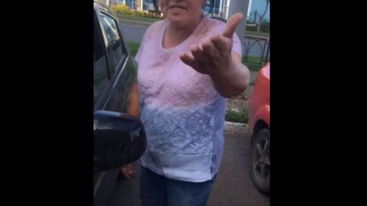 Пожелала смерти неопытной автомобилистке: скандал в Магнитогорске попал на видео