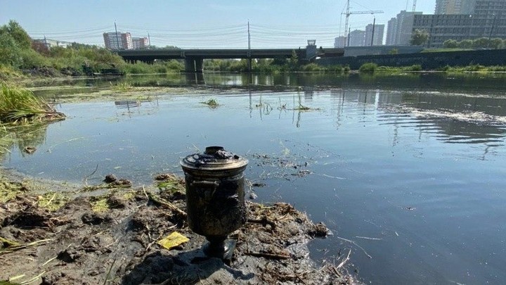 Со дна реки в центре Челябинска водолазы подняли антиквариат