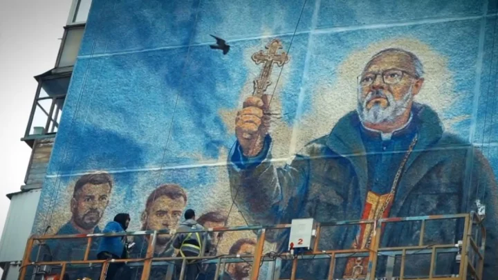 Стена веры: в Челябинске открыли мурал, который стреляет прямо в сердце