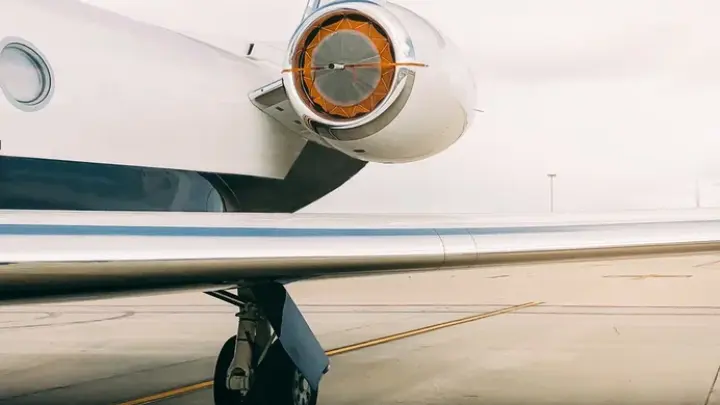 Британцы восхитились армянским ковром у трапа при встрече Вэнса в Ереване