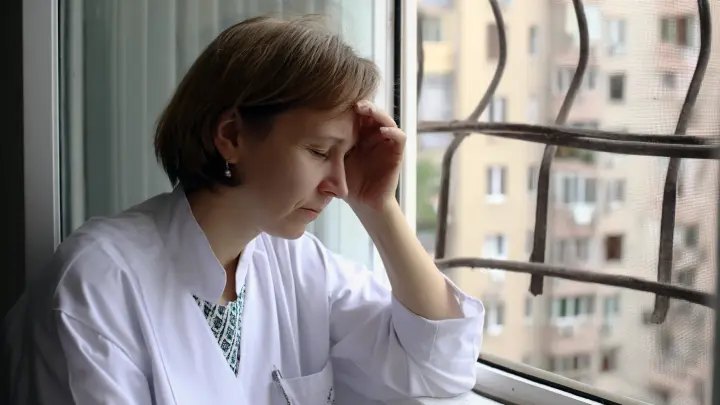 После укола мигрантки в частной клинике блогер умерла. А гостья виляет: Сама написала