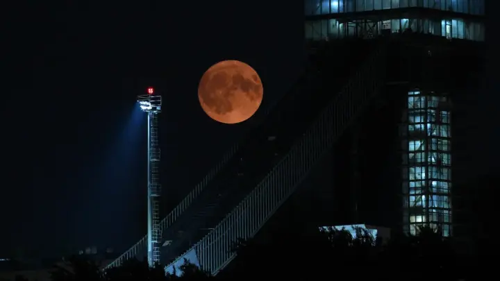 Вечером 3 марта над Россией взойдёт Кровавая луна Червя