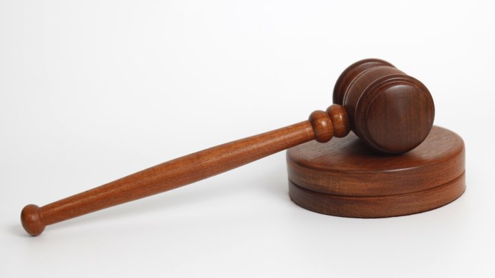 Суд вынес приговор экс-полицейскому за убийство школьницы