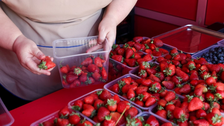 Эксперт рассказал, как быстро очистить клубнику от опасных аскарид