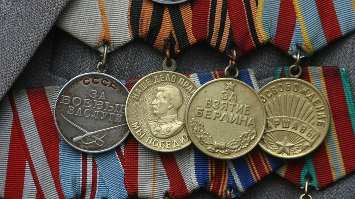 В Казахстане ветерана войны с позывным Ромашка чествовали в Доме престарелых