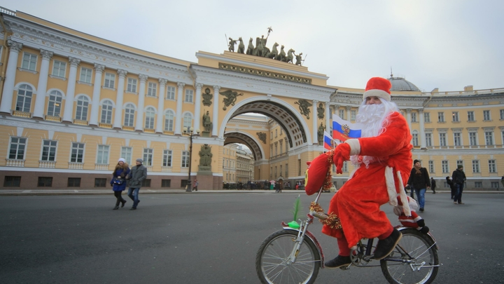 Никаких ресторанов и баров: В Санкт-Петербурге Новый Год станет семейным праздником принудительно