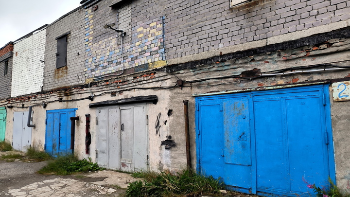 Юношу и девушку нашли мёртвыми в гараже в Подмосковье