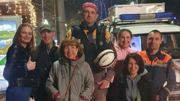 Восьмерых туристов вывели из леса спасатели МЧС в Сочи
