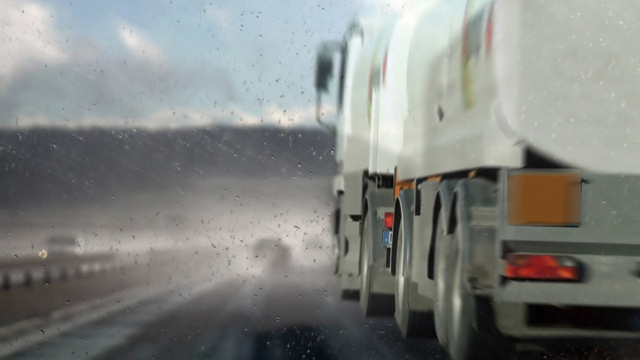 Спасибо всем, кто пришёл на помощь: Дальнобойщик из Тюмени 10 дней прожил в сломанной машине