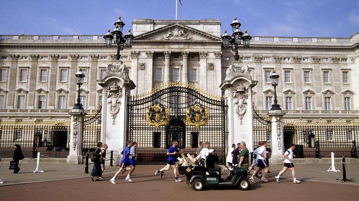 После вечеринки в Букингемском дворце горничная оказалась за решёткой