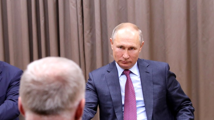 Путин дает поручения по карантину правительству: трансляция заседания по коронавирусу