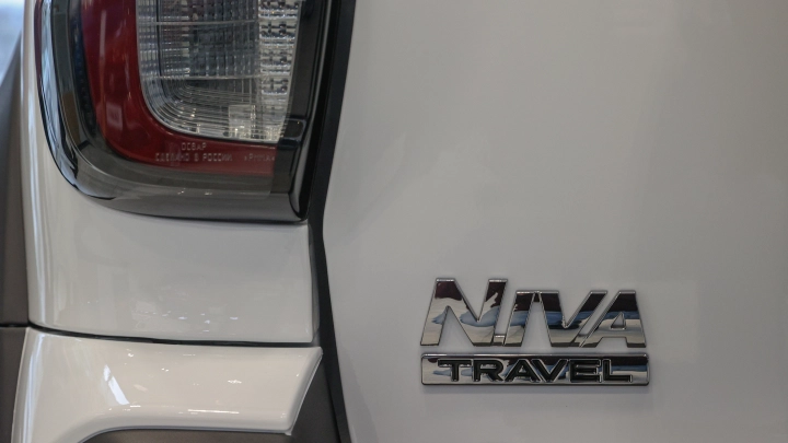 Lada Niva Travel с уникальной раскраской заметили на Эльбрусе