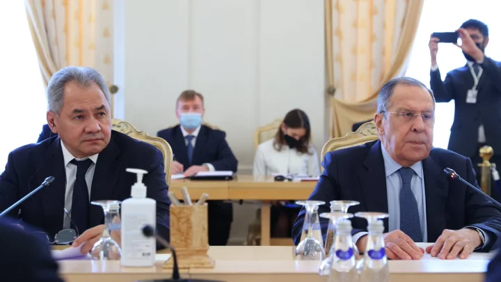 Особые поездки Лаврова и Шойгу: Чего добивается Россия?