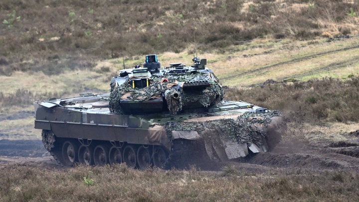 Поляков срочно зазывают на Украину - воевать на Леопардах