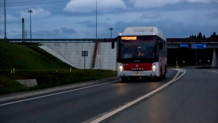 В морозы на пермской трассе застрял автобус с детьми
