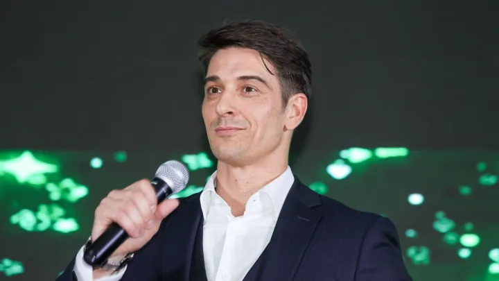 Как живёт звезда сериала Талисман любви: Сказочная карьера актёра одной роли Станислава Бондаренко