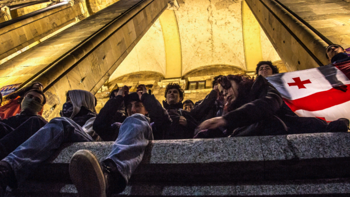 Шабаш невротиков: Русским посоветовали не обижаться на бунт в Тбилиси