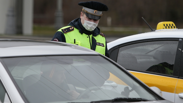 Мужчина умер, катаясь на капоте, привязанном к автомобилю: Трагедия произошла под Петербургом