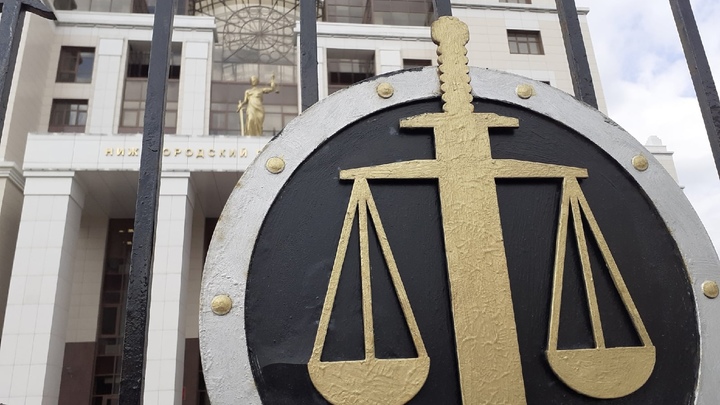 На Бору суд признал татуировку со славянским символом нацистской