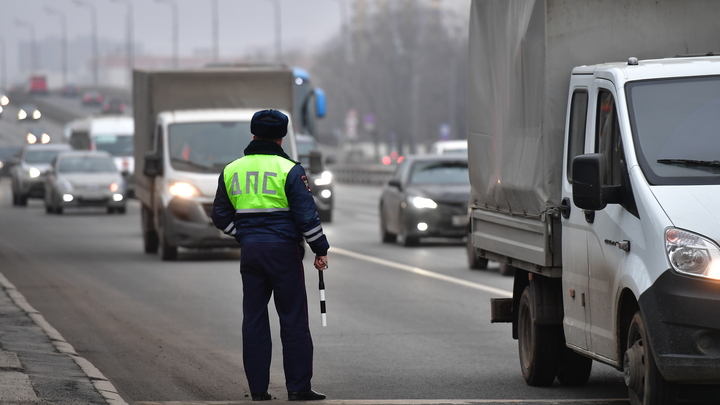 Водитель Газели в Екатеринбурге изувечил две машины и уехал с места ДТП