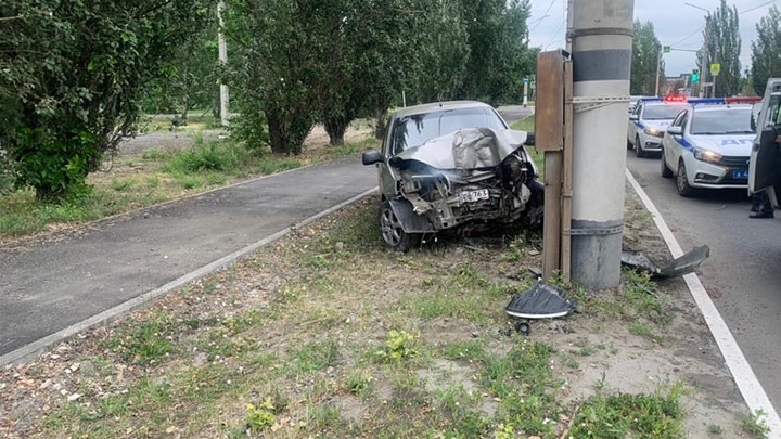 В Сызрани женщина попала в реанимацию после наезда на световую опору