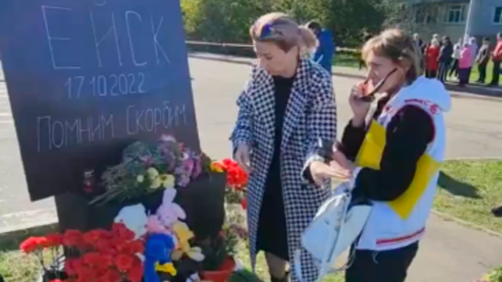 Жители Ейска устроили стихийный мемориал на месте крушения Су-34