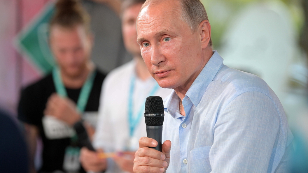 Путин предложил творческому сообществу самостоятельно контролировать медиаконтент Путин предложил творческому сообществу самостоятельно контролировать медиаконтент