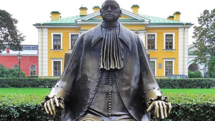 Памятник Петру  I в Петропавловской крепости снова хотят снести