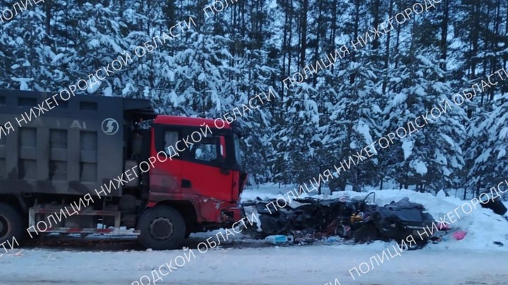 Два человека погибли при столкновении Toyota Camry с самосвалом на трассе в Дивеевском районе