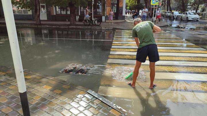 На Анапу обрушился залповый ливень в последний день лета