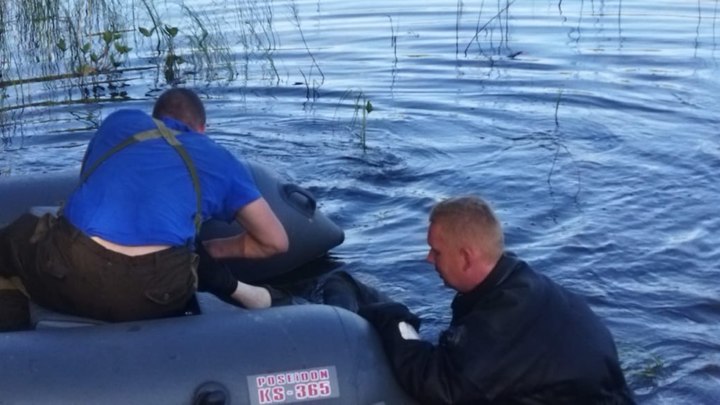 Двое мужчин утонули в Архангельской области во время купания