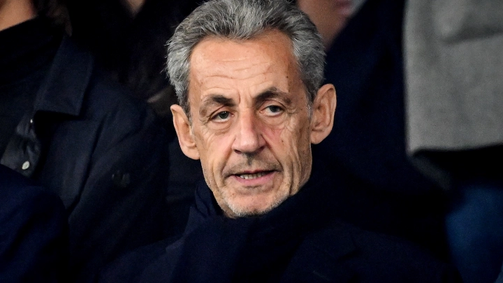 В тюрьме слишком тяжело: Экс-президента Франции Саркози выпустили на свободу, но с условием