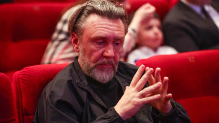 Шнуров раскошелился: 165 миллионов рублей за то, что не выступил в Лужниках