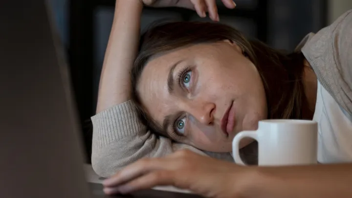 Сон под угрозой: почему бессонница может привести к болезни Альцгеймера