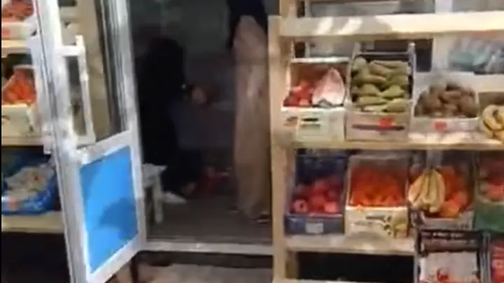 Даже не понимают по-русски: активист попытался закрыть стихийный ларёк в Челябинске