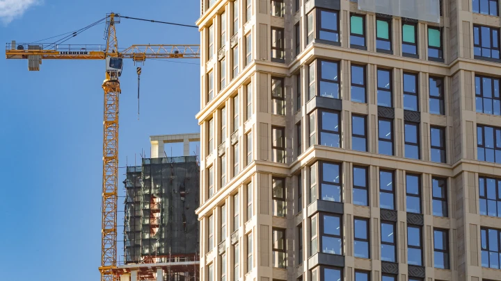 Собянин: 220 тыс. москвичей получили жильё или готовятся к переезду по реновации