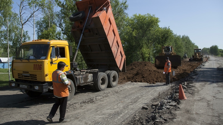 Губернатор Травников призвал начать ямочный ремонт дорог в Новосибирске